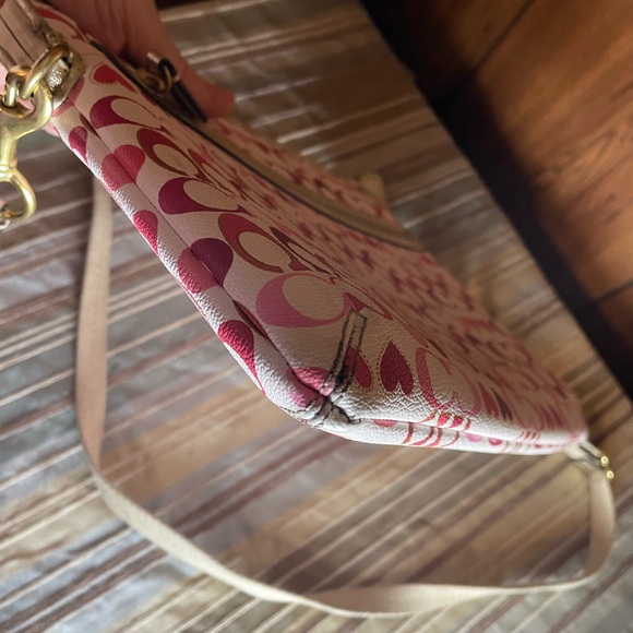 Coach’s Valentine C Pattern Tablet Bag; GUC - Picture 5 of 14